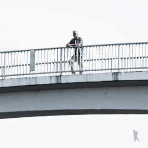 NEVER GIVE UP (Radio Edit)