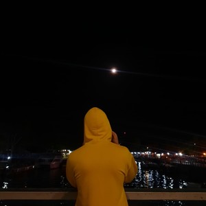 Bajo la luna (feat. Kasa & Lucho Rodriguez)