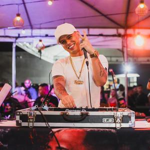 NO MARTINS ELA VAI SE ATRACANDO (feat. mc pl alves) (Explicit)