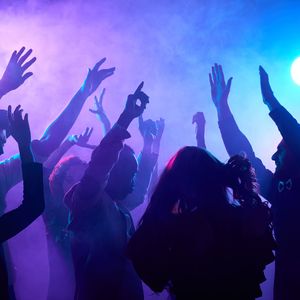 Ela Ta No Baile De Paris