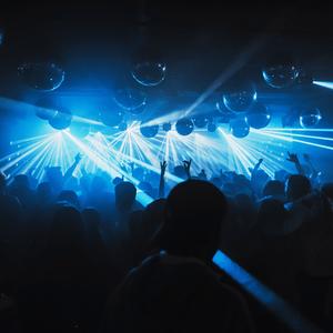 Eduardo Luzquiños - NOCHE RECALIENTE (GUARACHA RKT)