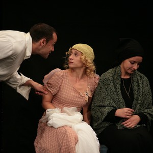 Snijeg pade na behar na voće, The Play "The Blonde Jewish Girl" (Live)