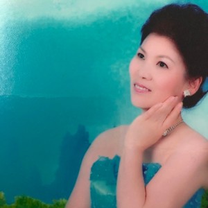 采蘑菇的小女孩