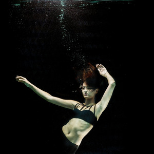 安静优雅神秘 模特时装秀