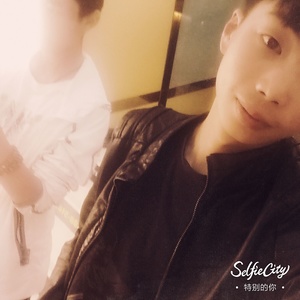 她是我的 (伴奏)