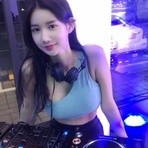 EA7踹车门