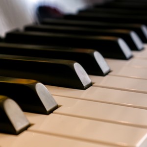 ”Romantic Piano Collection - 30 Intimate Piano Pieces for Romantic Nights”