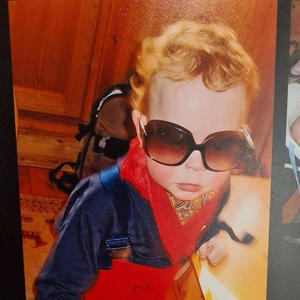 KÆM AV DOKKER ? (Explicit)