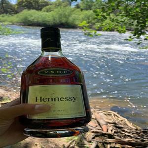 Hennessy Sippahs (Explicit)