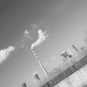 如果你能在下雪的时候给我送来一件棉衣那么我就会在我的出租屋里扔下那碗没吃完的泡面穿上衣服坐一次八路车