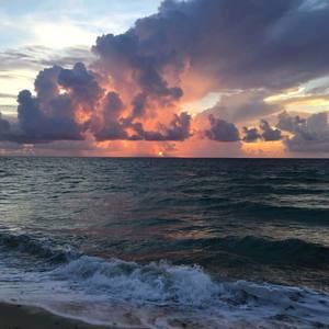 有一种过度反应是收到你的消息