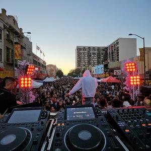 She wanna (Explicit)