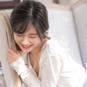 《像暗杀似的绕到背后突然拥抱你》