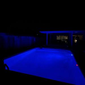 TO THE SIDE! (feat. luvrello) (Explicit)