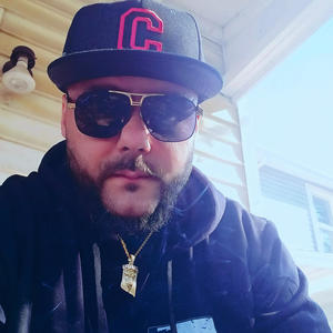 Hustler (feat. Rich.T, A.V. & SAVO) (Explicit)