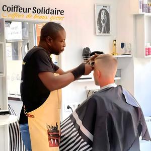 Coiffeur de beaux gosses (Explicit)