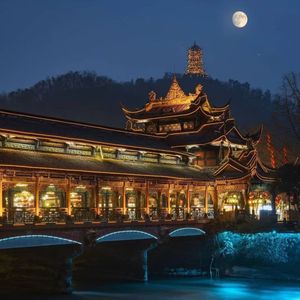 恐有街頭胭脂色