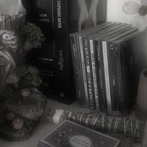 richer n richer (feat. mir4L) (Explicit)