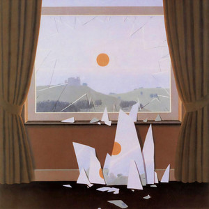 玻璃碎成一地！