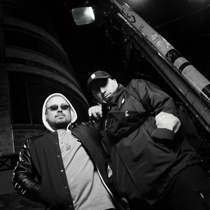 La Nuestra (feat. El Gamín & Cazomizo) (Explicit)