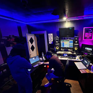 Strictly Money Zay - Free Steezyy interlude (feat. Steezyy Guapo) (Explicit)