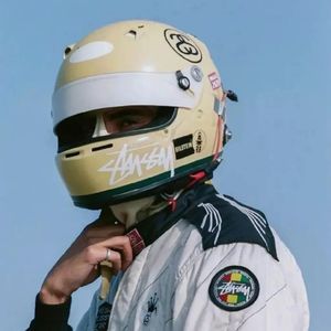 叶隙间洒落的阳光