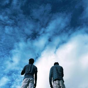 UN INSTANT (Explicit)