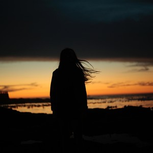 满窗凉月人不寐