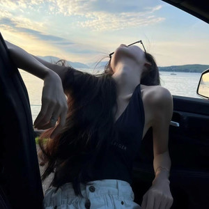 跨年的烟火绽放天空