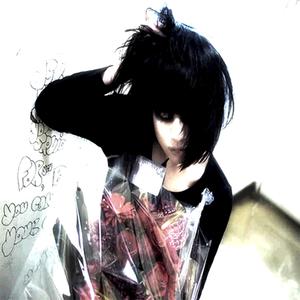 feelsoalive (feat. irhaxb) (Explicit)