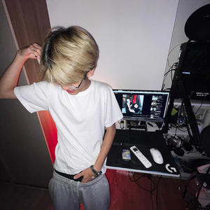 อยู่กับเขาก็อย่าเอาแต่ใจ (feat. Xigasive) (Explicit)