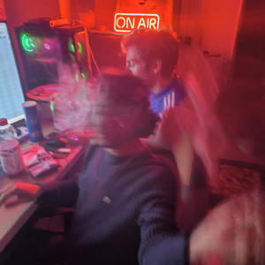 IVRE (feat. senssy) (Explicit)