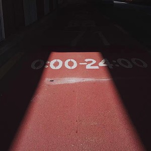 镜子中封面