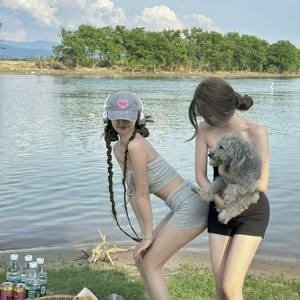 大棉袄二棉裤里头是羊皮外边裹着布