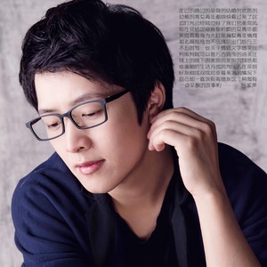 走过的路过的单身的结婚的优质的幼稚的男女青年都快快看过来了这边灯光已经就位好了我们把麦克风现在交给这些准备听歌的女青年都来说说看身为大龄单身女青年情商那么高智商也不低偶尔出门旅行三不五时写一些关于情感文字随便排列排列就可以是万古流传的诗关注线上的线下的美食的美妆的包括那些美丽的生活方式的为什么在亲朋好友都成双成对幸福美满的情况下自己却一直没有男朋友这个稍微有一点辛酸的故事哟