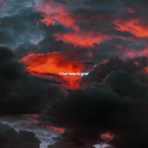 我在这悲痛存活