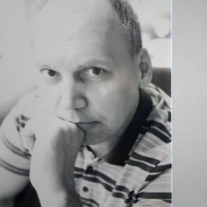 Белеет парус одинокий