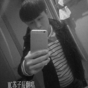 她喝酒总爱哭