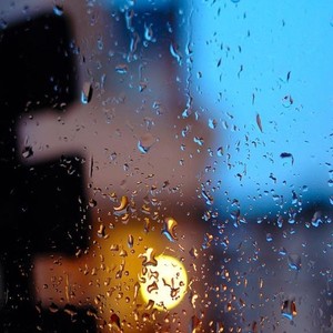窗外的雨封面