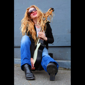 Girlfriend(I'm Not Trying to Steal Your Boyfriend, Girlfriend)