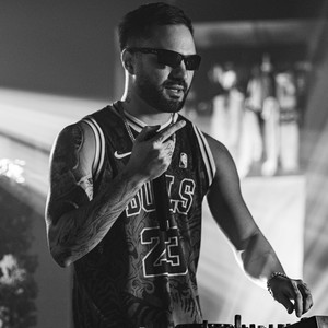 Vai Tomando (Explicit)