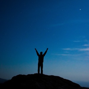 成长的孤单 (伴奏)