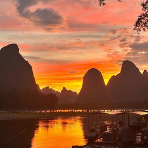 微光细雨 (钢琴曲)