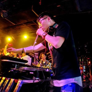 戴耳机听beatbox (Demo)