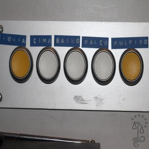 Intermitente (feat. BENNY BROKER, Jorge Agosto, João Pestana, Uno Consultório & Jeezas) (Explicit)