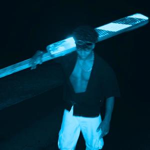 CHAINES EN OR (feat. WYKA) (Explicit)