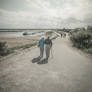 Walk With Me(feat. Magnus)