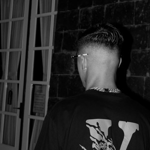 Ela Fica de 4 (Explicit)