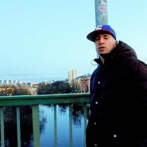 Finns det nån?! (feat. Menteroja) (Explicit)