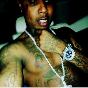 Chains on(feat. Splaashy) (Explicit)